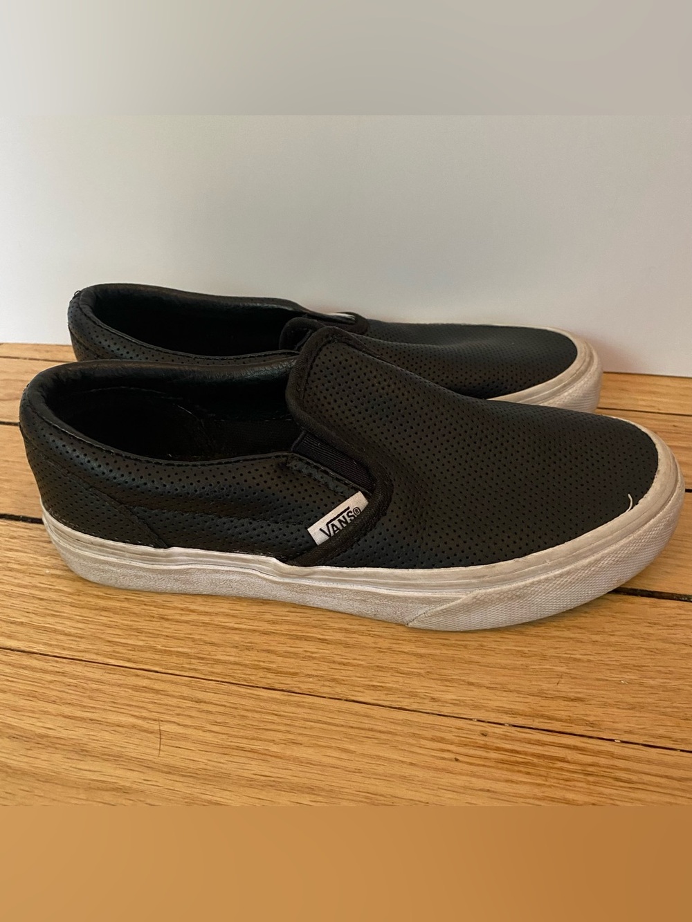 Vans Off The Wall Shoes Kids 2.5 Black Slip On Leather Upper Breathable Grunge